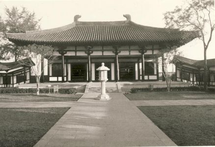 1851年,英国政府建水晶宫采用什么作为主要材料